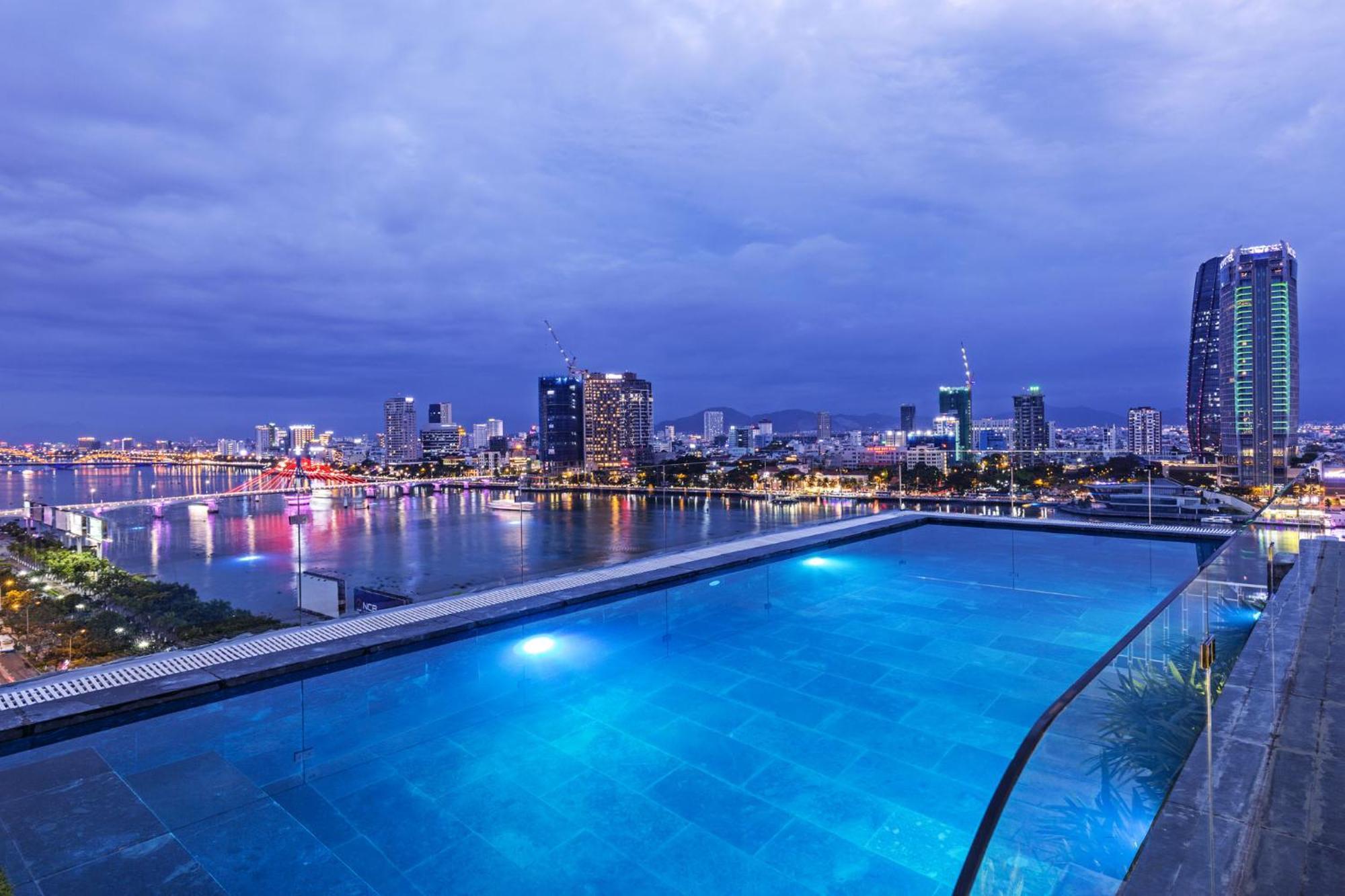 Ibiza Riverfront Da Nang Hotel Powered By Aston Exterior foto